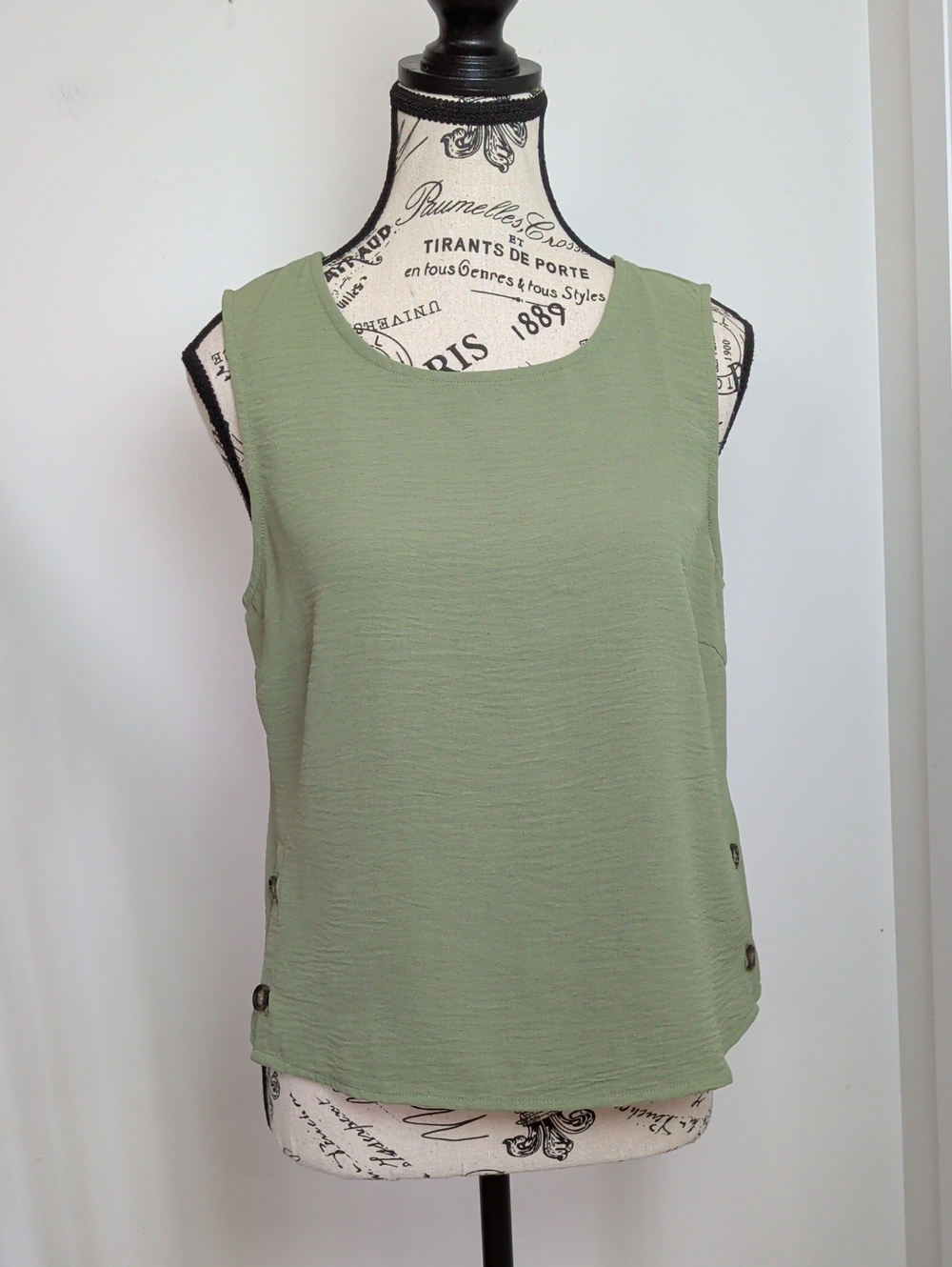 HAVER LONDON | Women's Olive Textured Sleeveless Relaxed Side Button Accent Top